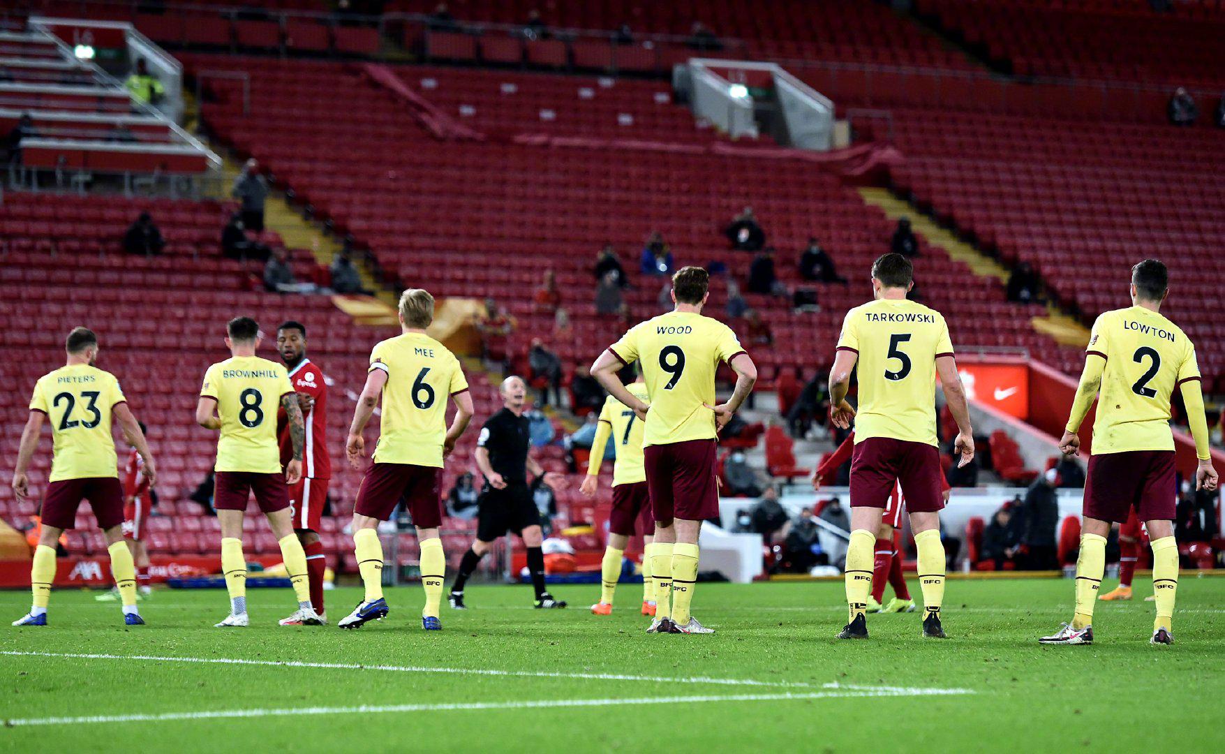 足球比赛中 足球比赛中